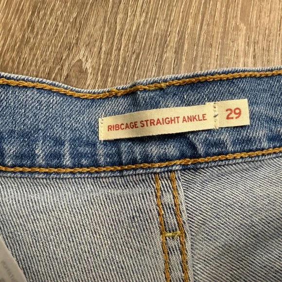 Levi’s Ribcage Straight Ankle Jean In Center Lane Light Wash Size W29 L27 - Picture 6 of 9